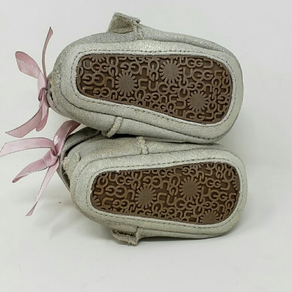 🎀UGG Jesse Bow Metalic Bootie - Picture 5 of 7